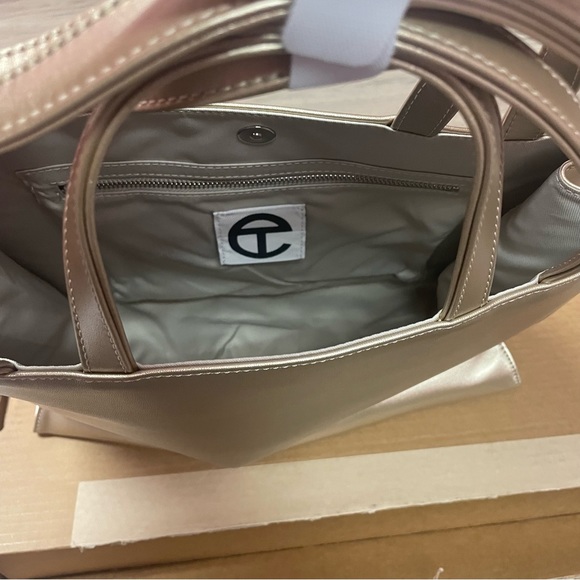 ✨✨Authentic Telfar Medium Metallic Gold Shopping Bag✨✨ - Picture 8 of 17